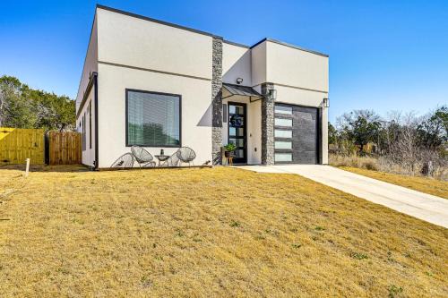 Granbury House | Walk to Lake Modern Pet-Friendly Home in Granbury