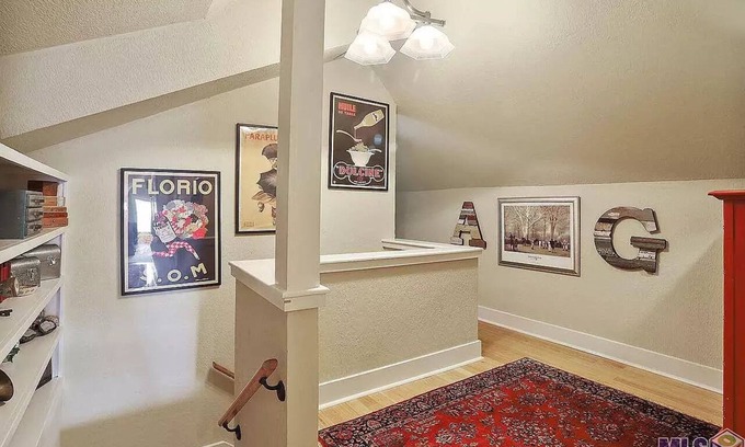 Highlands - Perkins House | Walk to LSU campus, LSU Lakes, Perkins Restaurants, with a Large Swimming Pool!