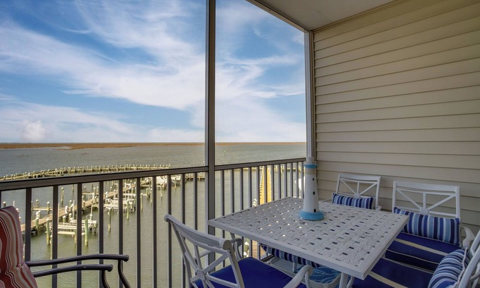 Crisfield Condo | Walk to Main St: Condo w/Pool Access in Crisfield