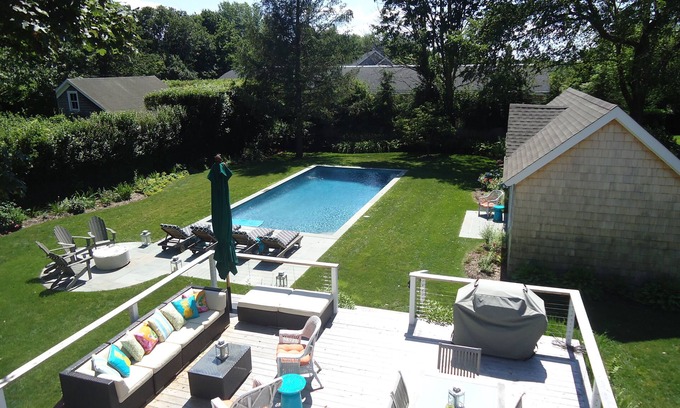 Bridgehampton Cottage | WALK TO MAIN STREET FROM HISTORIC BRIDGEHAMPTON COTTAGE