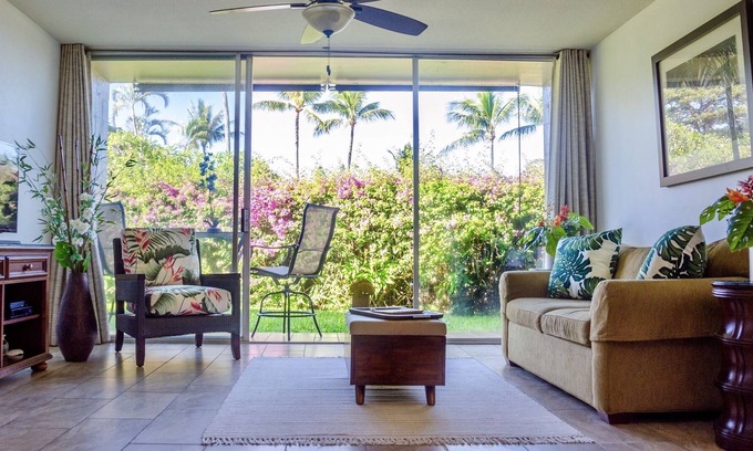 Napili Condo | Walk to Napili Bay & Gazebo Restaurant! King Bed!