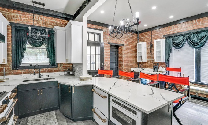 Stockade Historic District Apartment | Walk to Nott Memorial: Studious Retreat Near Eats