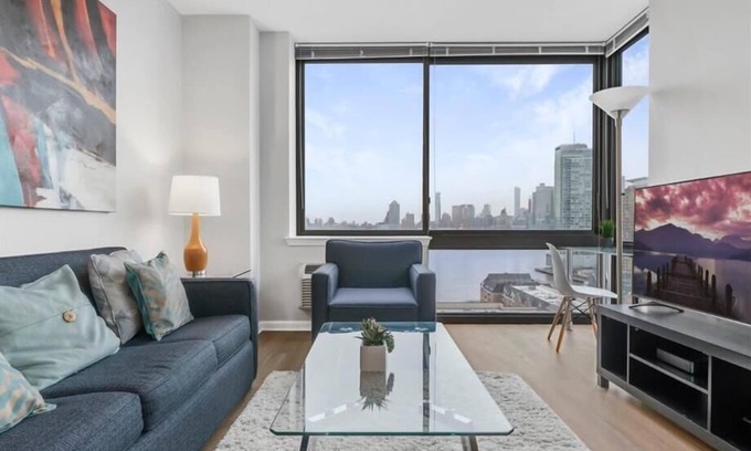 Hudson Exchange Apartment | Walk to NY Waterway 2 V BR | Newport | Near PATH