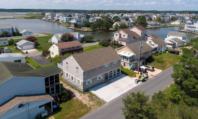 Bethany Beach House | WALK TO OCEAN/BEACH -5 BR BEACH RETREAT IN SOUTH BETHANY- 35205 Hassell Ave
