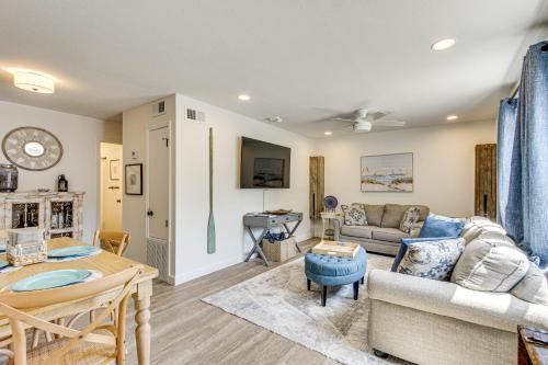 Biloxi Apartment | Walk to Ocean Springs Beach Condo with Pool!
