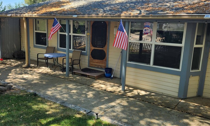 Folsom Cottage | Walk to Old Town Folsom-Duplex-Unit B