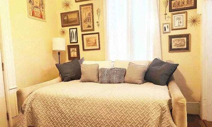 Downtown Apartment | Walk to Palafox Restaurants, Markets and Events.