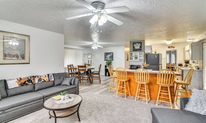 West Side Highway House | Walk to Park & Cowlitz River: Home w/Large Yard!
