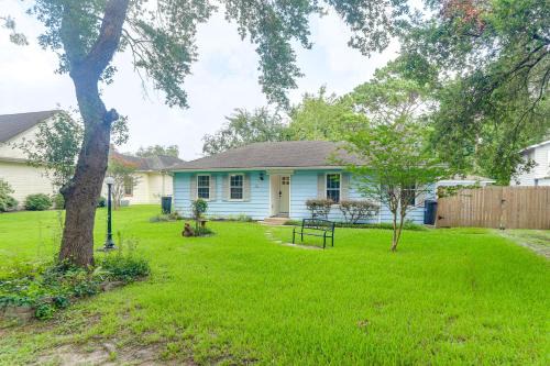 League City House | Walk to Parks and Main St Renovated League City Gem