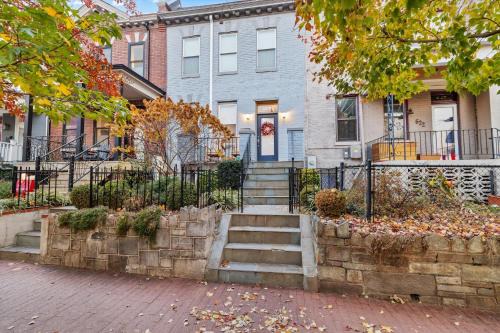 Stanton Park Apartment | Walk to Parks Restaurants Monuments & More