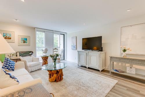 Harbour Town Apartment | Walk to Pier and Golf Heart of Harbour Town Condo