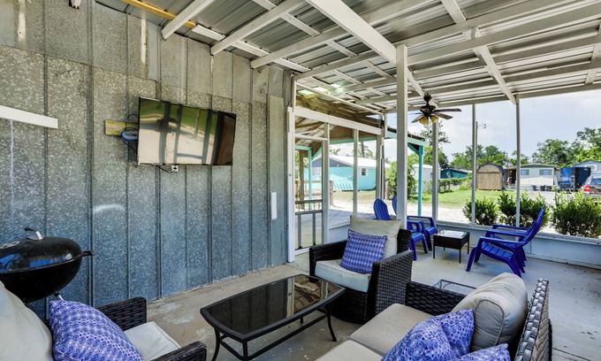 Steinhatchee Cottage | Walk to Pier & River: Dtwn Steinhatchee Escape!