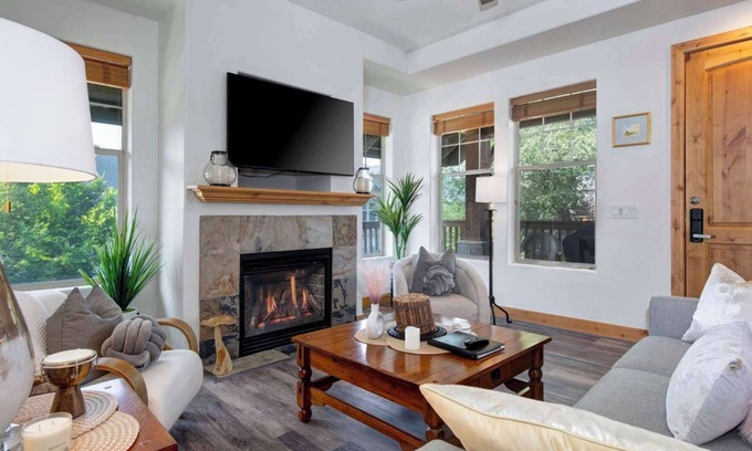 Kimball Junction House | Walk to Redstone Village with shops & restaurants-Fox Point 2 Bedroom