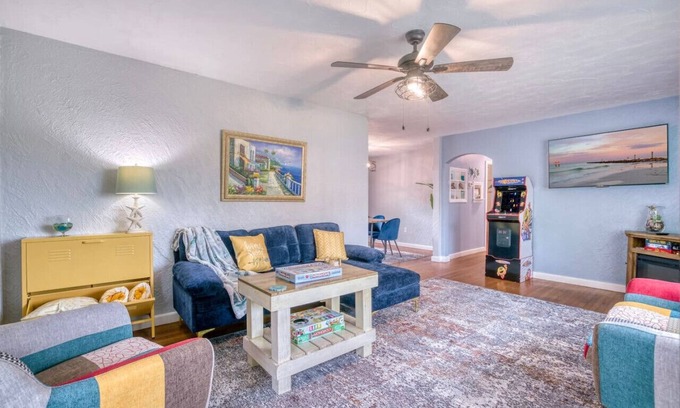 Bradenton House | Walk To Restaurants-Shops-AMI Ferry/Beaches/IMG