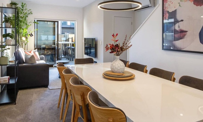 Christchurch City Centre House | Walk to Riverside Market: 4 bed 4 bath w/Car Park