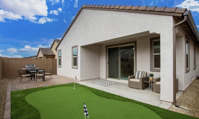 Glendale Sports and Entertainment District House | Walk to State Farm Stadium & Desert Diamond Arena