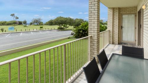 Woorim House | Walk to Surf Beach - Ground floor apartment - Bribie Horizons Boyd St, Woorim