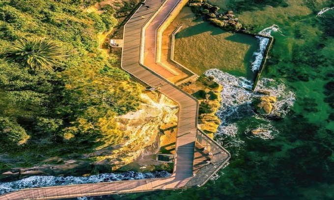 Terrigal House | Walk to Terrigal or Beach or stay Poolside