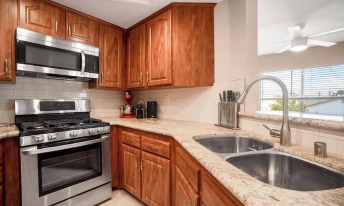 Alamitos Beach Apartment | Walk To The Beach, Downtown, Restaurants, & More!