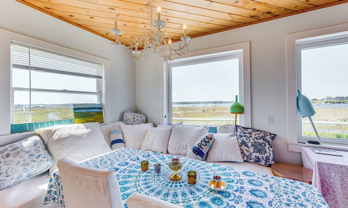 Biddeford Pool Apartment | Walk to the Beach: Pet-Friendly Gem in Biddeford!