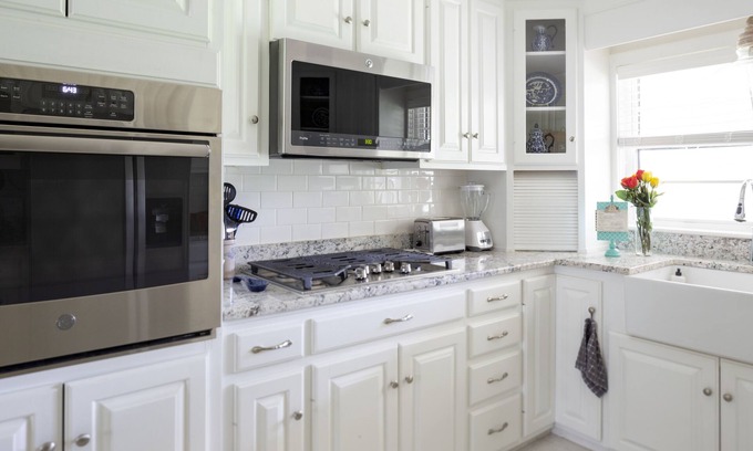 Fayetteville House | Walk to the football games! One block from UA!