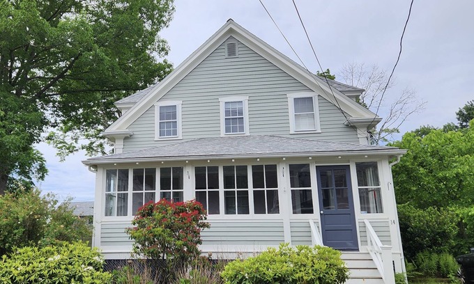 Prides Crossing House | Walk to the ocean and restaurants, home in the heart of Beverly Farms