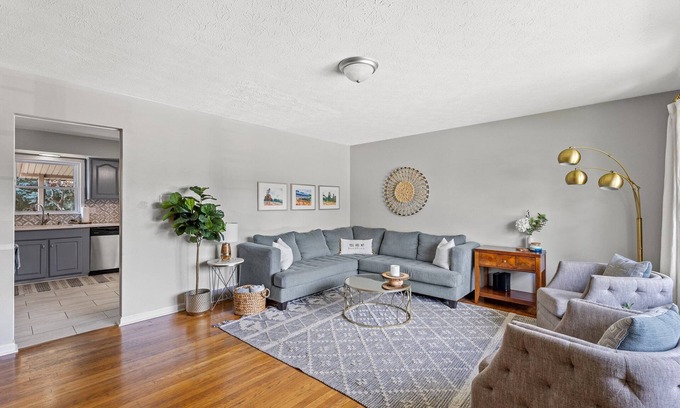 Lexington House | Walk to the Summit and minutes from the Lexington Airport and Keenland!