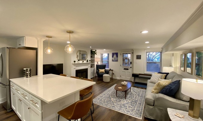 Capitol Hill Apartment | Walk to U.S. Capitol, Restaurants, Park + Parking!