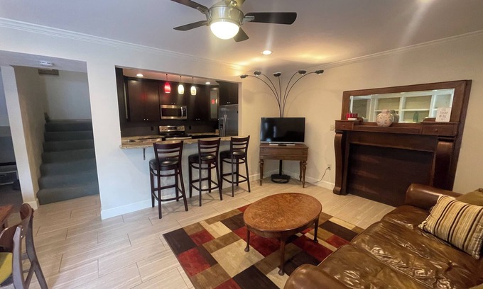 Gainesville Condo | Walk to UF campus-2 bedroom Townhome off University Avenue near Westgate Publix!