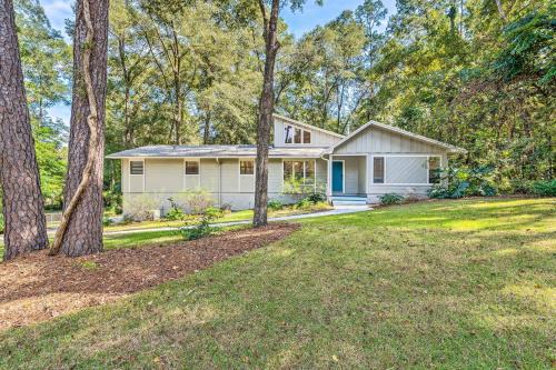 Gainesville House | Walk to UF Remodeled Family Home with Patio!