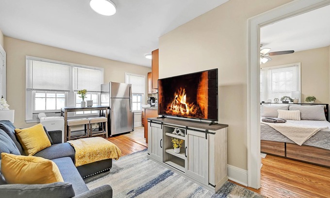 Princeton Apartment | WALK to University/FREE Parking Princeton Getaway