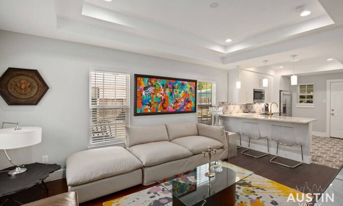 Swede Hill House | Walk to UT and E 6th in Fully Equipped ATX House