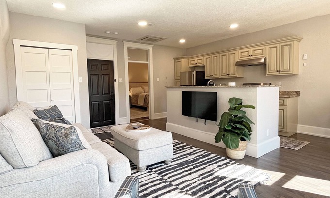 Hot Springs Apartment | Walk to VA Hospital, Restaurants + More ~ Excellent for Traveling Professionals!