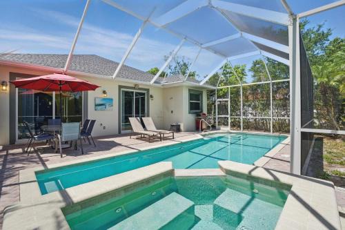 Naples Park House | Walk to Vanderbilt Beach & Relax in the Pool