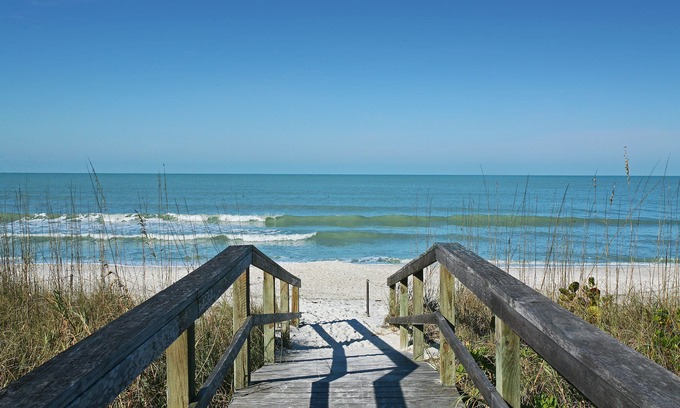 Vanderbilt Beach Condo | Walk to Vanderbilt Beach, Pet Friendly 3BR 2BA Penthouse, Immaculate Wi-FI.