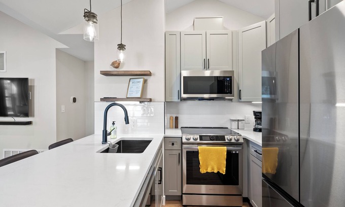 Berkeley Apartment | Walkability 10/10, less than 5 miles to downtown and I-70