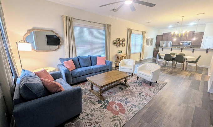 Midtown House | Walkable 3-bedroom house in Starland District with Off-Street Parking. Book now