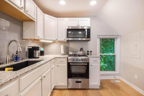Downtown Buffalo Apartment | Walkable Allentown Downtown Gem with King Bed