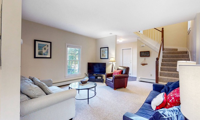 Camden Apartment | Walkable apartment with water view, washer/dryer & full kitchen