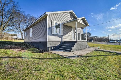 Hopkinsville House | Walkable Hopkinsville Home with Yard!