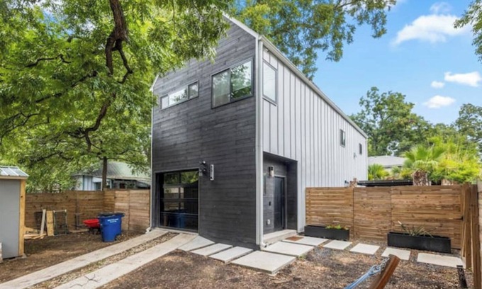 Holly House | Walkable! Huge Modern House - 9 real beds
