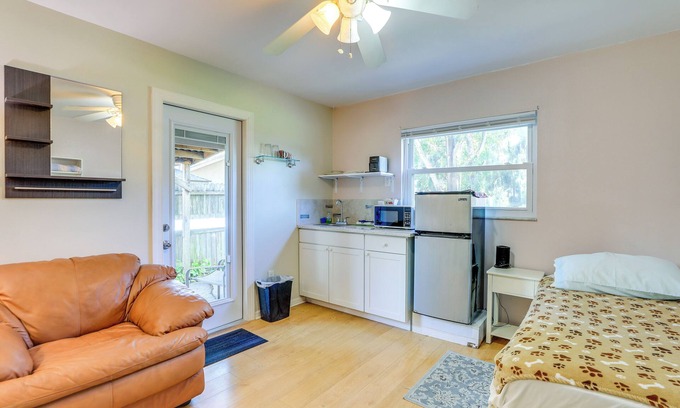 Pinellas Park Apartment | Walkable Studio in Pinellas Park w/Desk & Patio