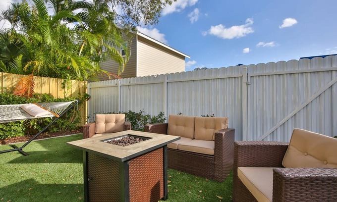 Gillespie Park House | Walkable to Downtown - Casita 1