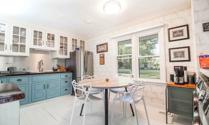 Historic Old Town House | Walking distance to Old town