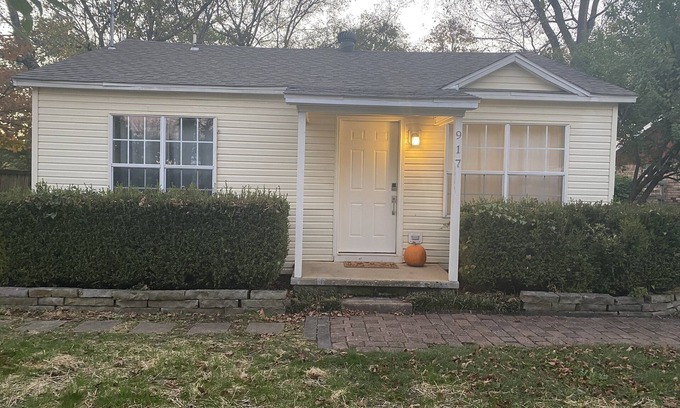 Fayetteville House | Walking distance to Baum Stadium & Razorback Greenway access across the street!