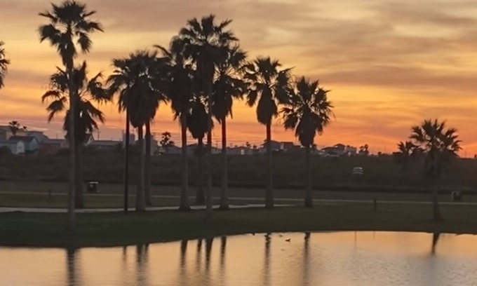 Matagorda House | Walking distance to beach! Great pool!