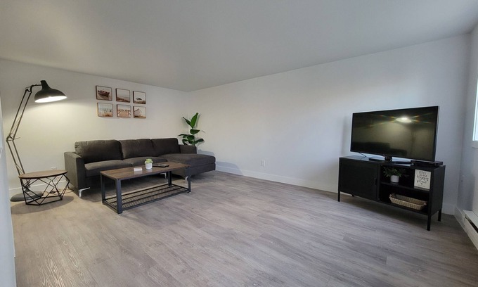 Okanagan-Similkameen House | Walking distance to the warmest Lake in Canada, Beaches and Downtown shopping.