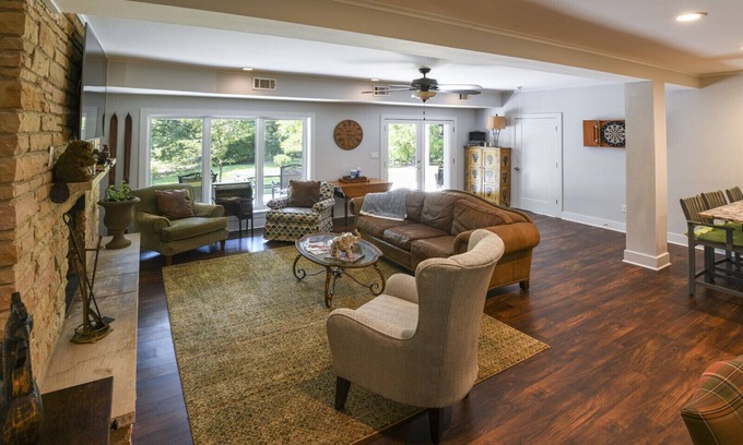 University Hills House | Walking distance to the grove! .08 of a mile! Still open for S. Car, Cit, FL