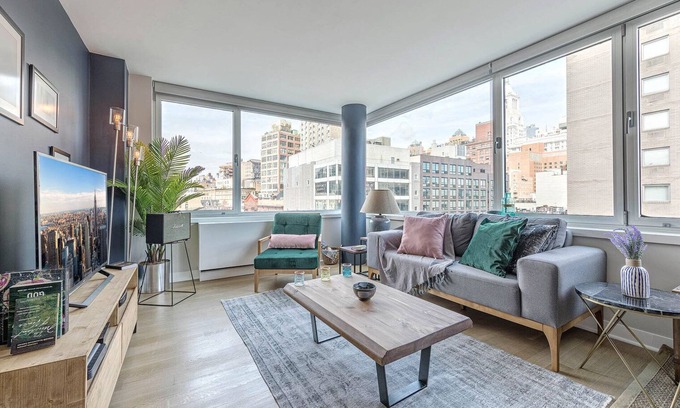 Ukrainian Village Apartment | Walking distance to Union Square, 10 minute walk to NYU, Doorman, Gym, Roofdeck