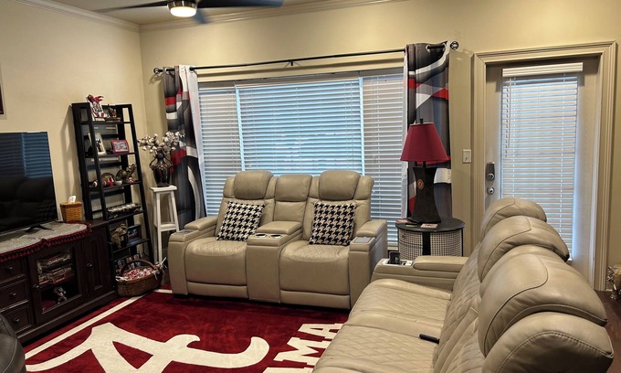 Tuscaloosa Condo | Walking Distance to UA Campus and Stadium at Houndstooth